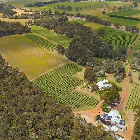 Island Brook Estate Vineyard And Chalets Yelverton Екстер'єр фото