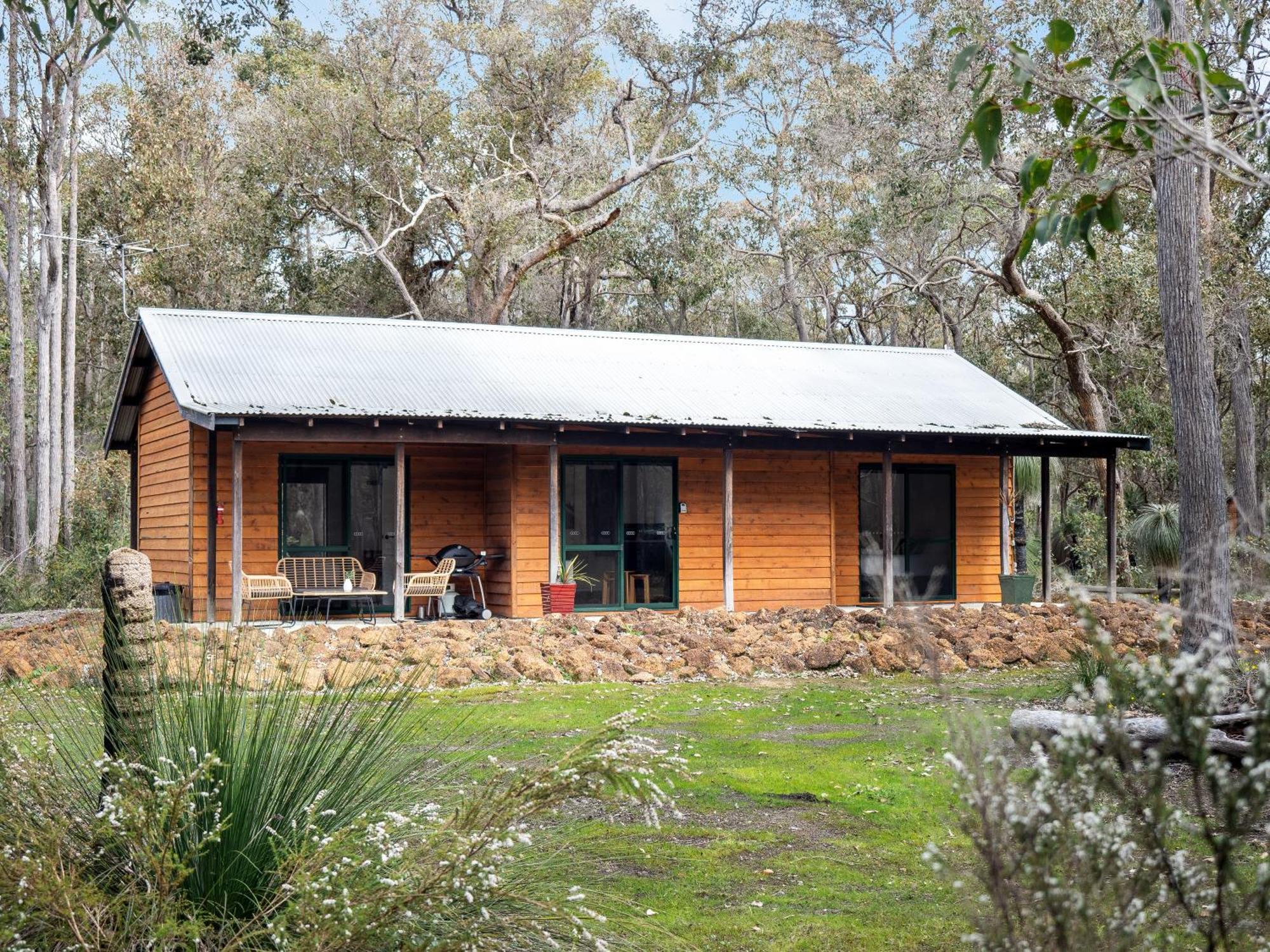 Island Brook Estate Vineyard And Chalets Yelverton Екстер'єр фото