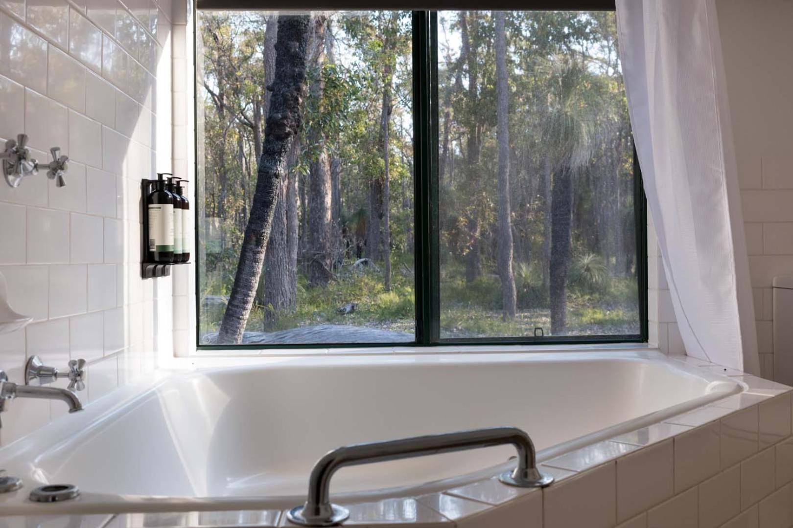 Island Brook Estate Vineyard And Chalets Yelverton Екстер'єр фото