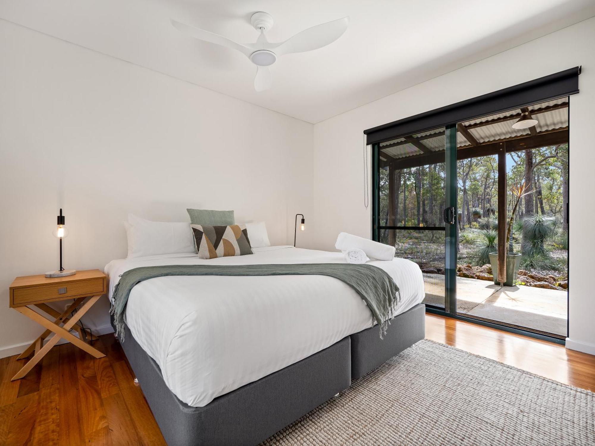Island Brook Estate Vineyard And Chalets Yelverton Екстер'єр фото