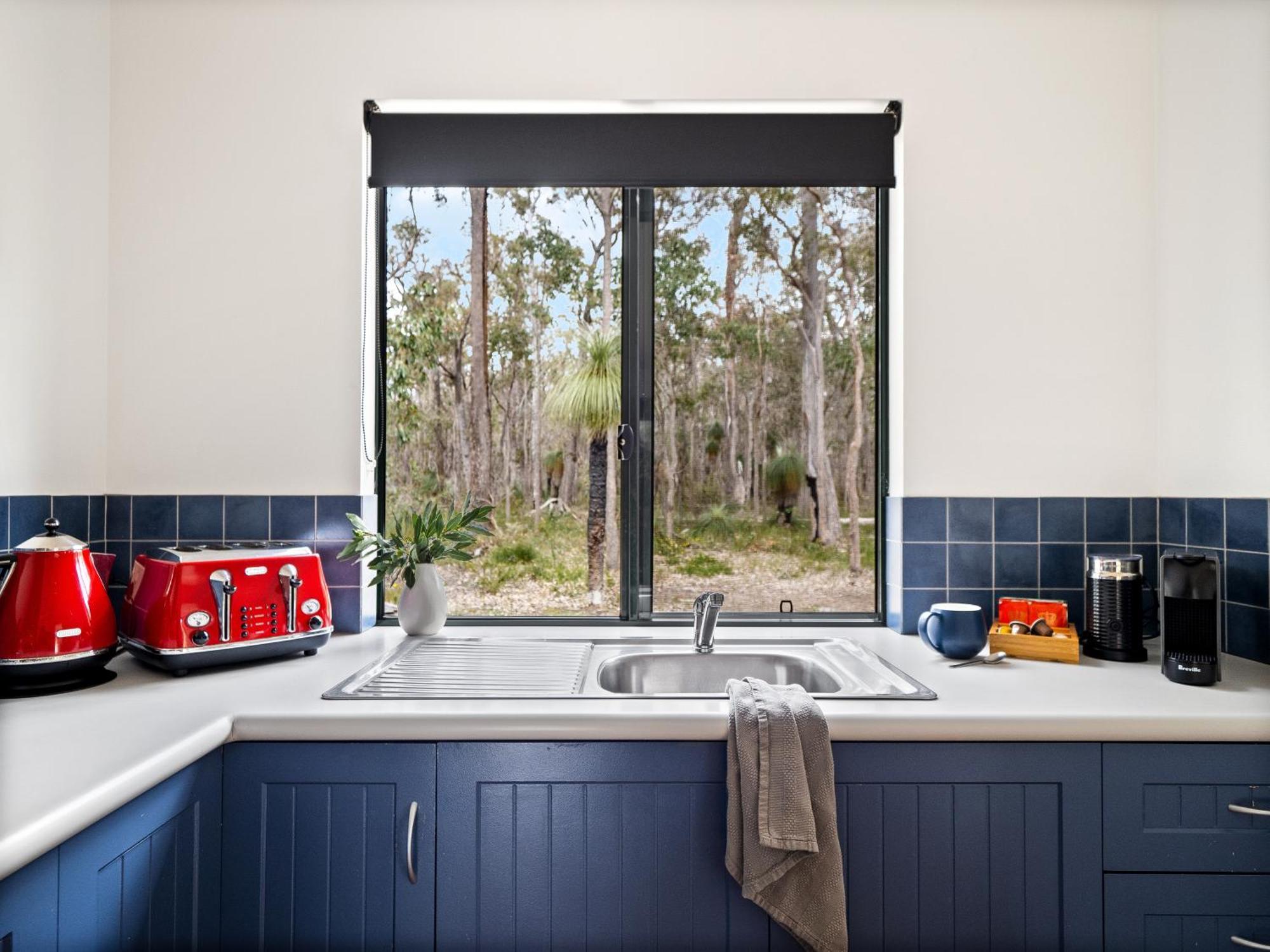 Island Brook Estate Vineyard And Chalets Yelverton Екстер'єр фото
