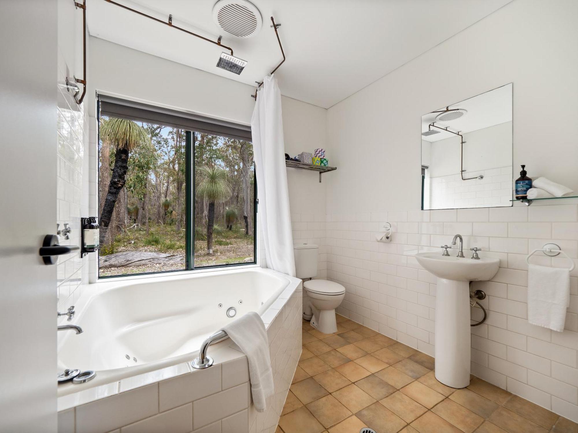 Island Brook Estate Vineyard And Chalets Yelverton Екстер'єр фото