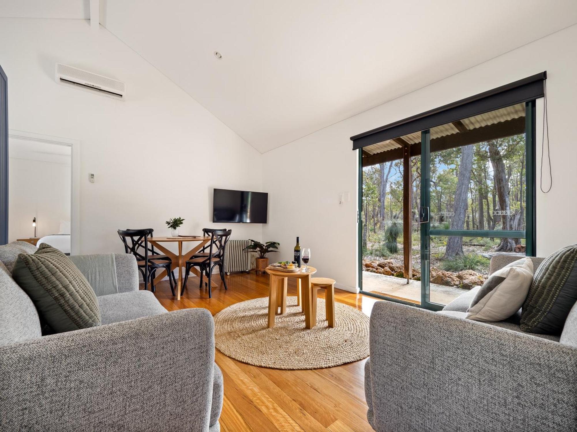 Island Brook Estate Vineyard And Chalets Yelverton Екстер'єр фото