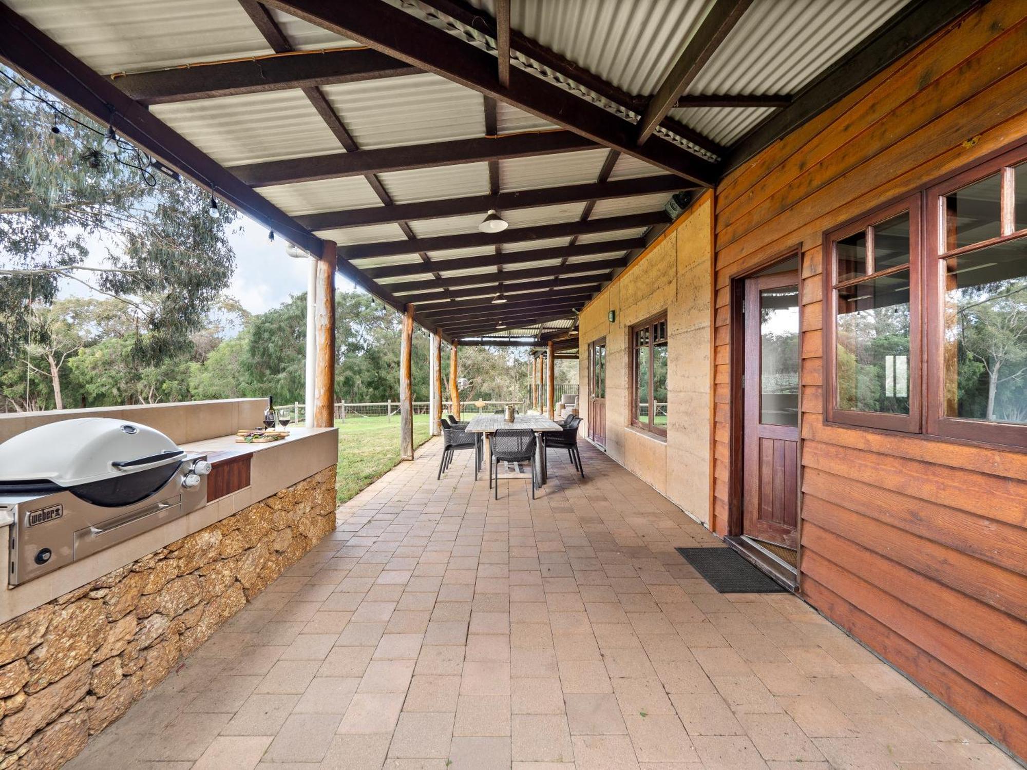Island Brook Estate Vineyard And Chalets Yelverton Екстер'єр фото