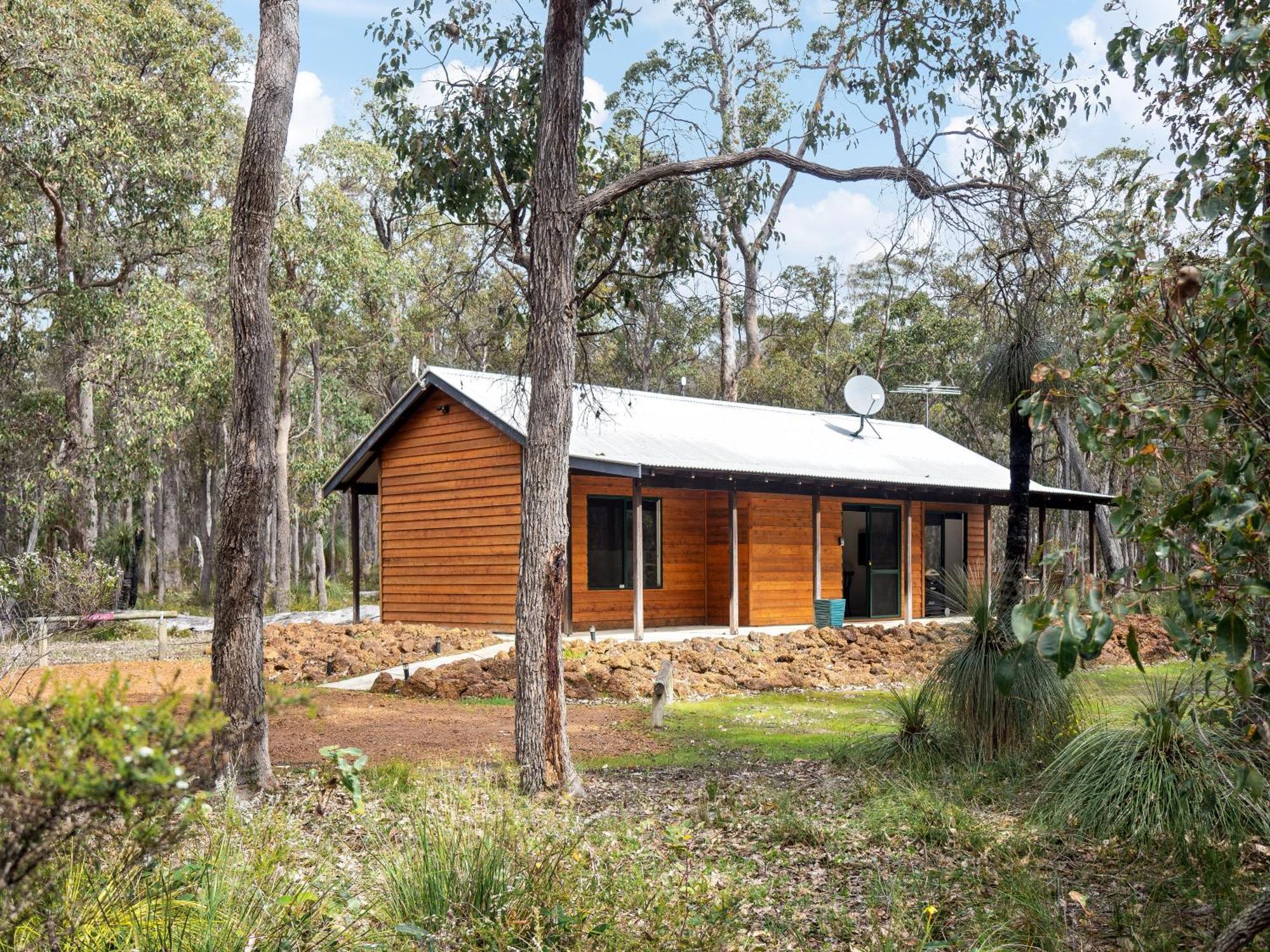 Island Brook Estate Vineyard And Chalets Yelverton Екстер'єр фото