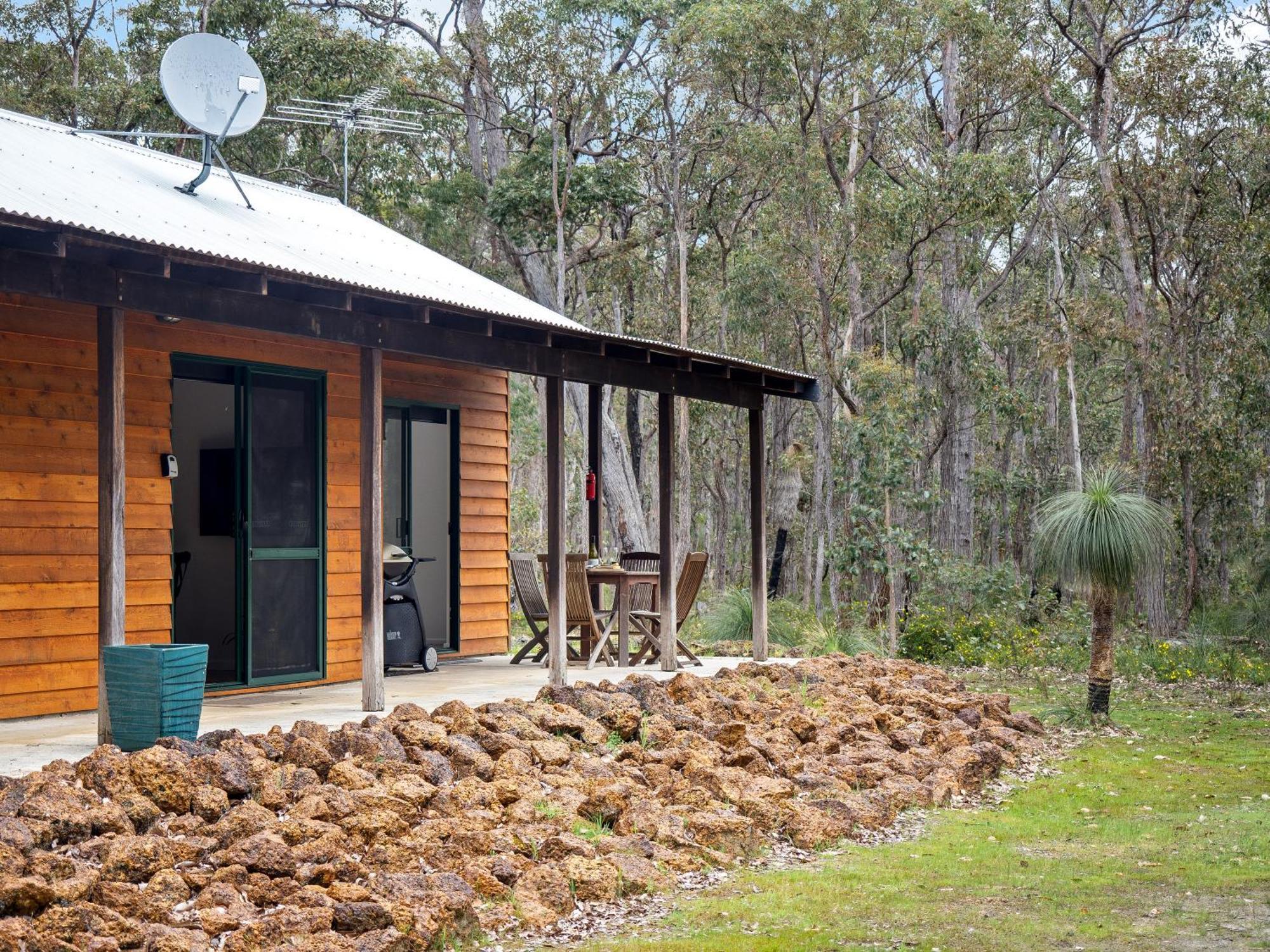 Island Brook Estate Vineyard And Chalets Yelverton Екстер'єр фото