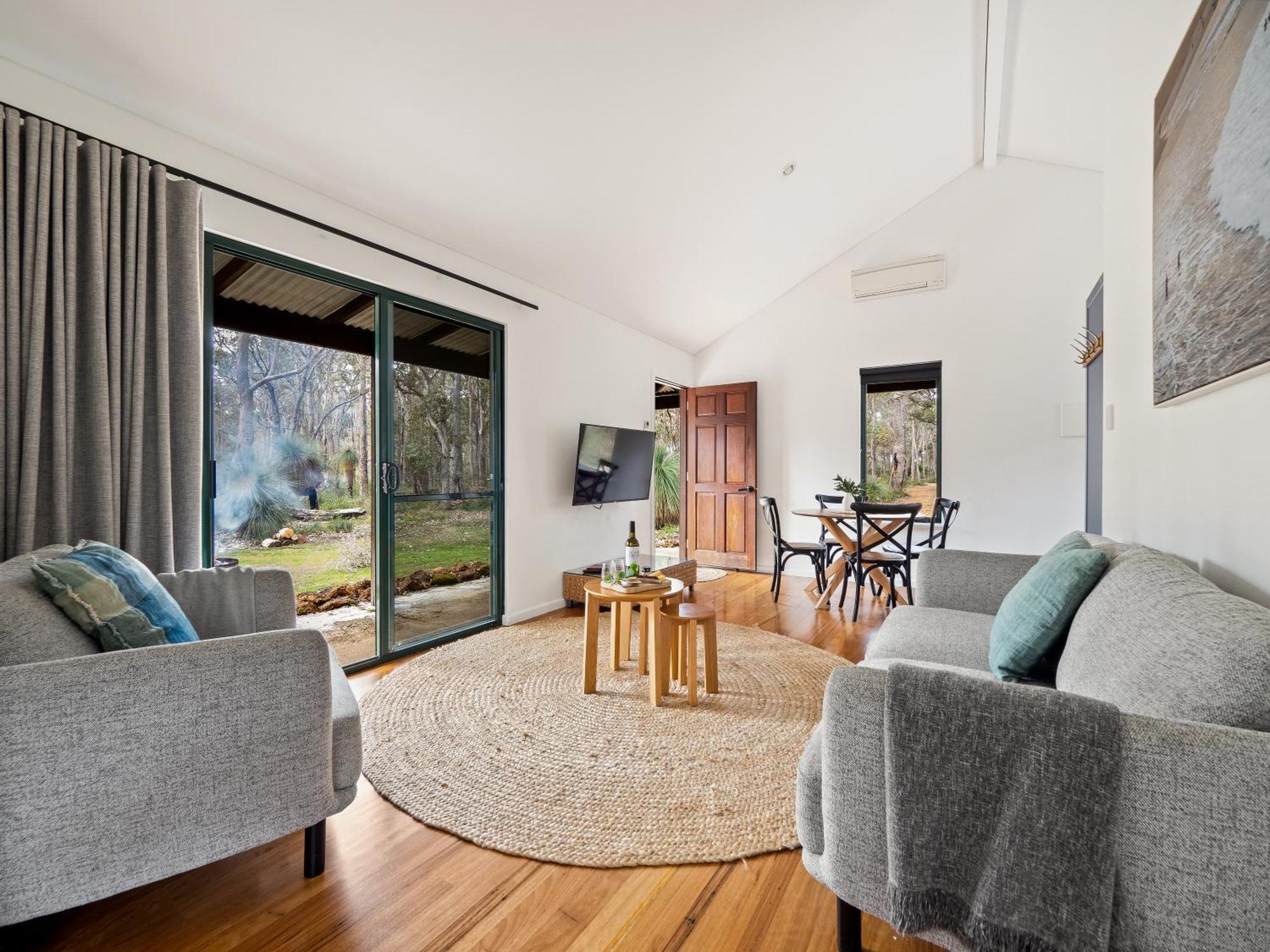 Island Brook Estate Vineyard And Chalets Yelverton Екстер'єр фото