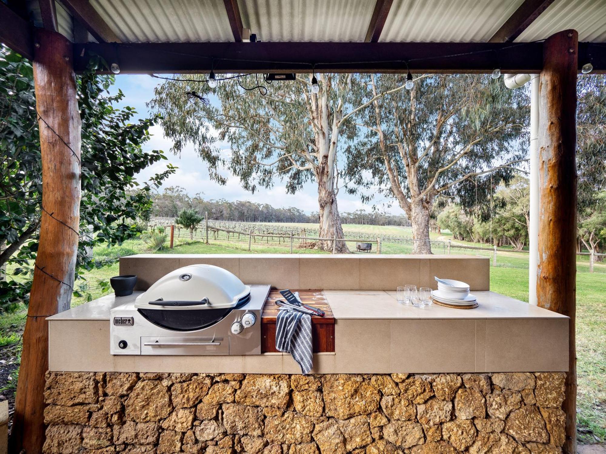 Island Brook Estate Vineyard And Chalets Yelverton Екстер'єр фото