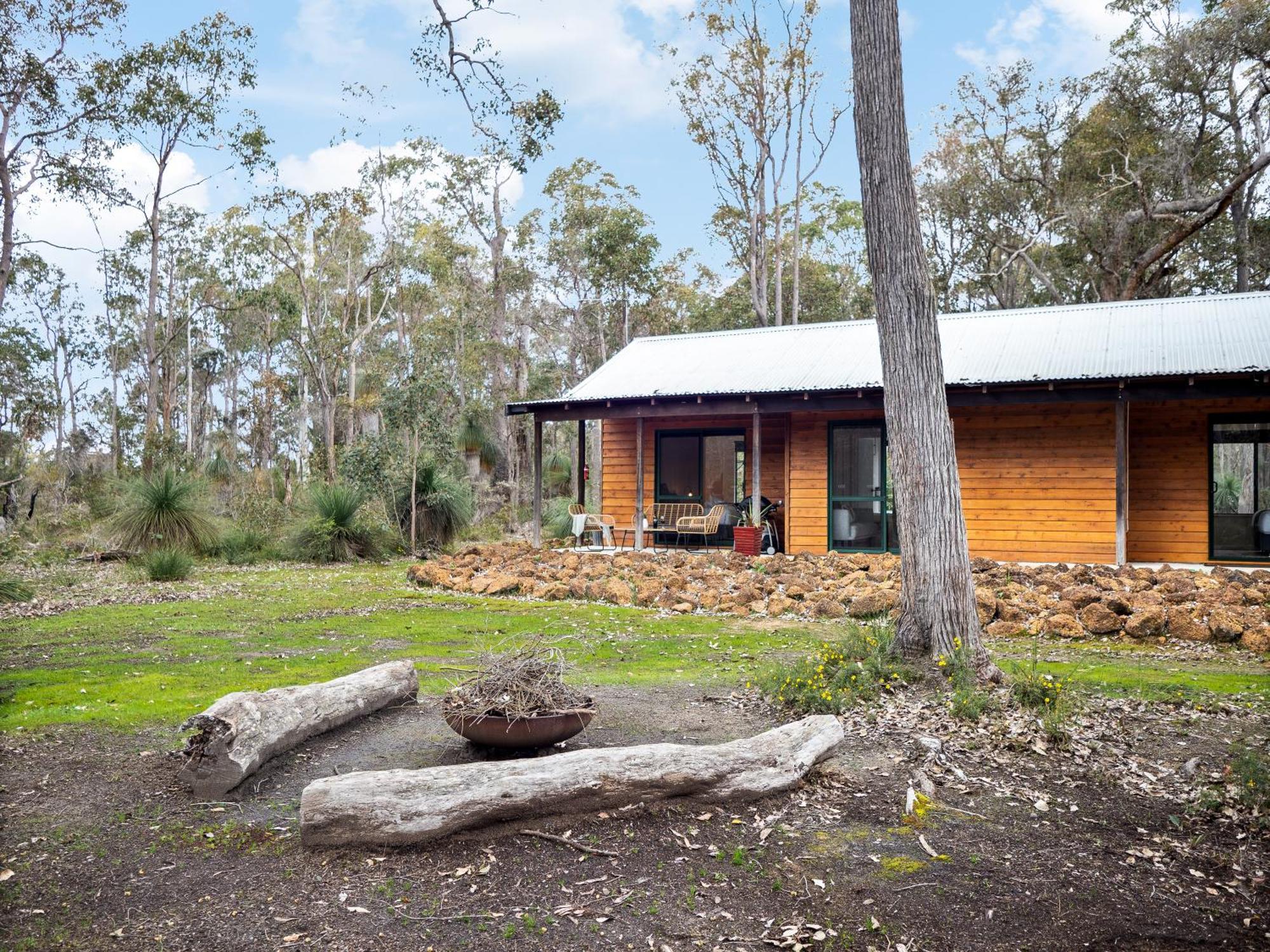 Island Brook Estate Vineyard And Chalets Yelverton Екстер'єр фото